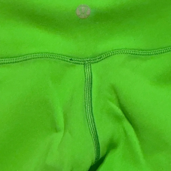 Lululemon Wunder’s under reversible Capri NWOT size 4 - Picture 6 of 6